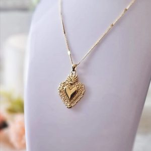 Collar dorado sagrado corazón mediano