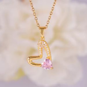 Collar elegante de corazón piedra rosa