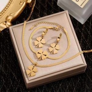 Conjunto Trébol de 4 hojas: Collar, aretes, Pulsera